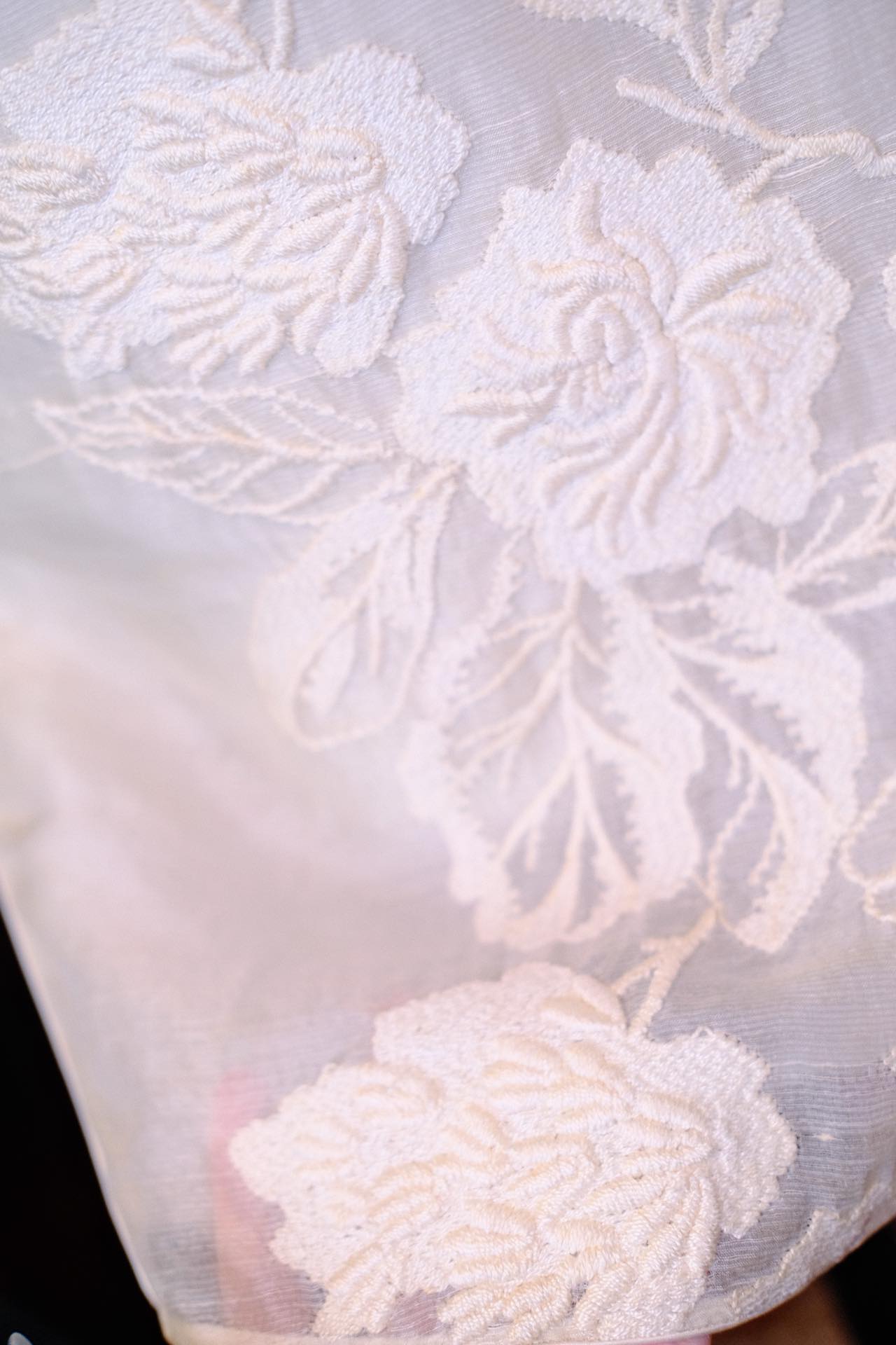 60年代 - 云想衣裳:薄纱刺绣下的六十年代浪漫 | 1960s - Clouds Conjure Her Raiment: 1960s Romance Veiled in Embroidered Tulle
