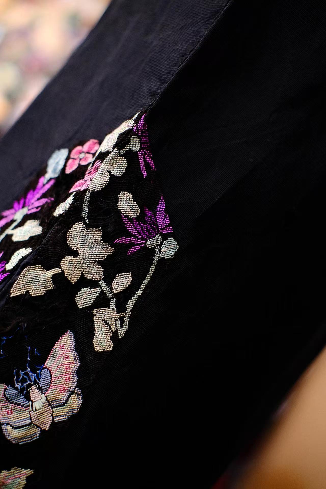 50年代 - 蝶影纱梦:清代遗珍里的五十年代风华 | 1950s - Butterfly Illusion and Gauze Dream: 1950s Grace Rendered in Qing Dynasty Relics