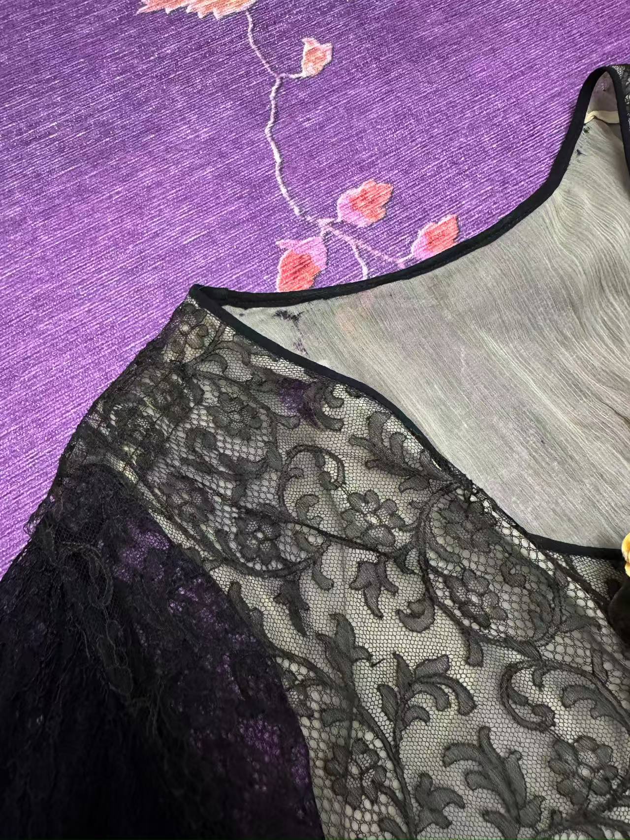 黑金夜曲:民国廿年真丝蕾丝Art Deco长裙与蔷薇私语_HY | Dark Gold Nocturne: A Republic of China Year 20 (1930s) Silk Lace Art Deco Long Dress and Whispering Roses_HY