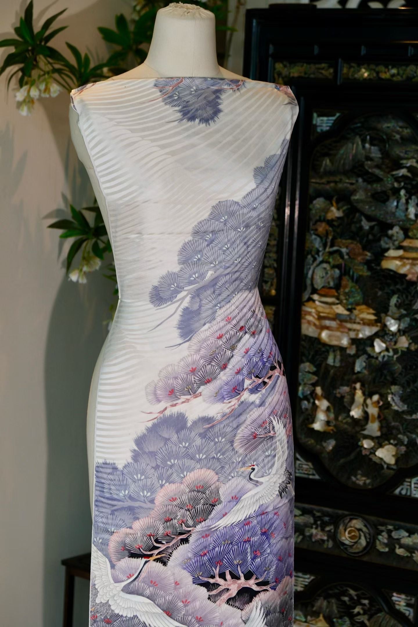 布料名 - 紫雾祥云鹤 / Fabric Name - Violet Mist Crane