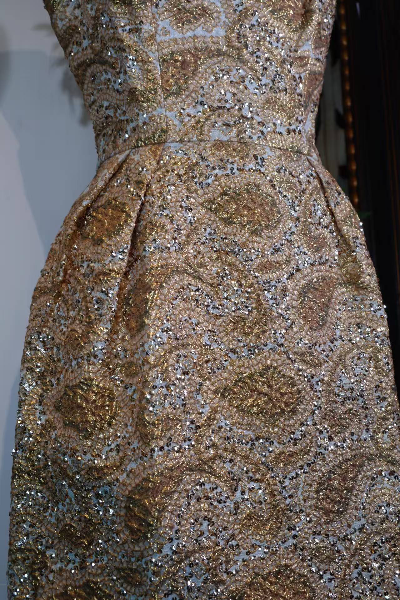 Vintage钉珠礼服 -《鎏金岁月:六十年代织金钉珠礼服裙考释》 | Vintage Beaded Dress - Gilded Years: An Archaeological Study of a 1960s Gold-Brocade Beaded Gown
