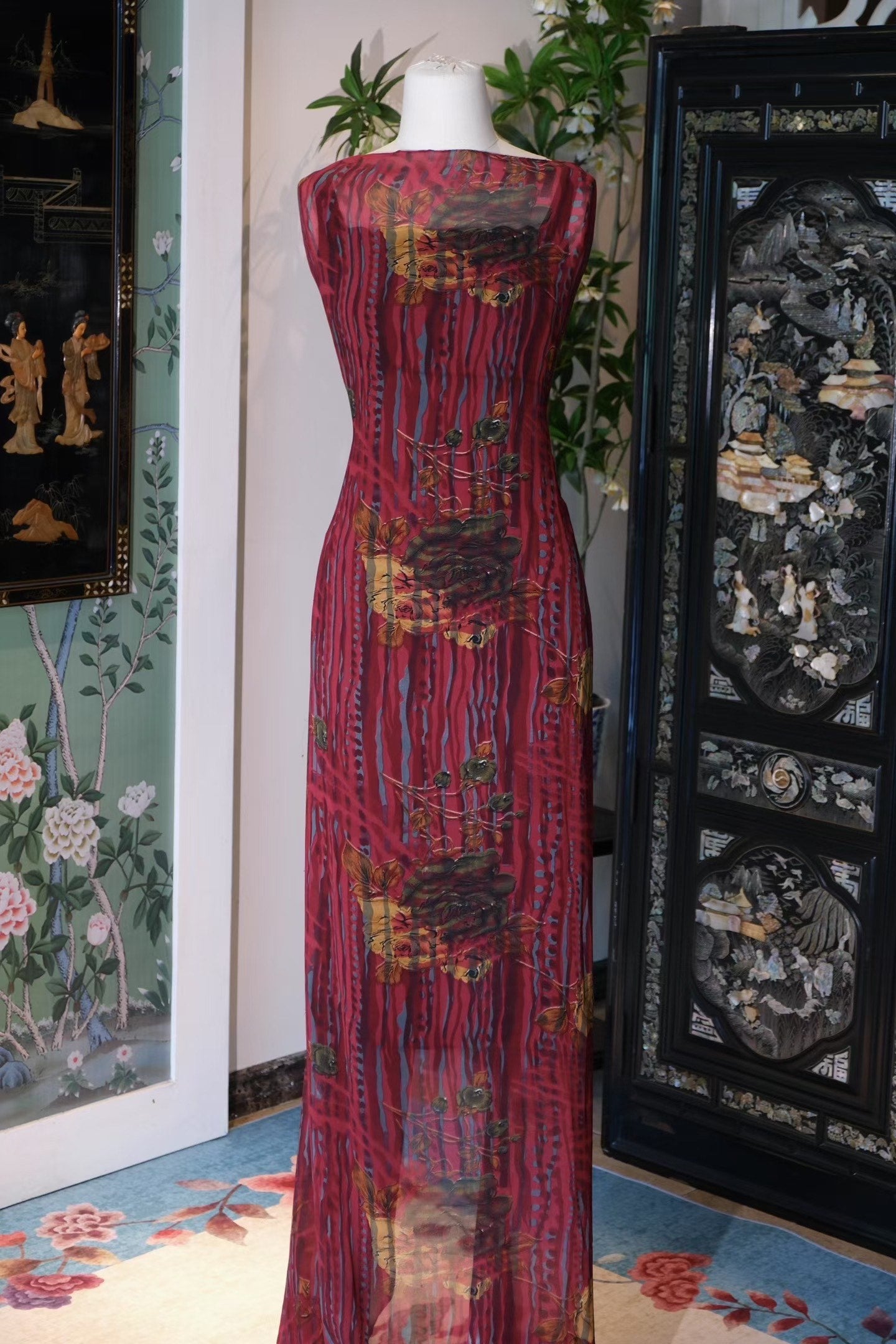 布料名 - 血色迷宫 / Fabric Name - Crimson Labyrinth