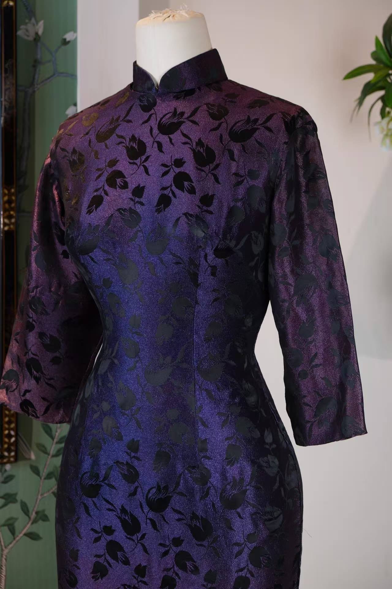 60年代 - 紫金幻色·六十年代香港提花织金渐变古董旗袍 | 1960s - Phantom Purple & Gold: 1960s Hong Kong Gold-Jacquard Gradient Antique Qipao