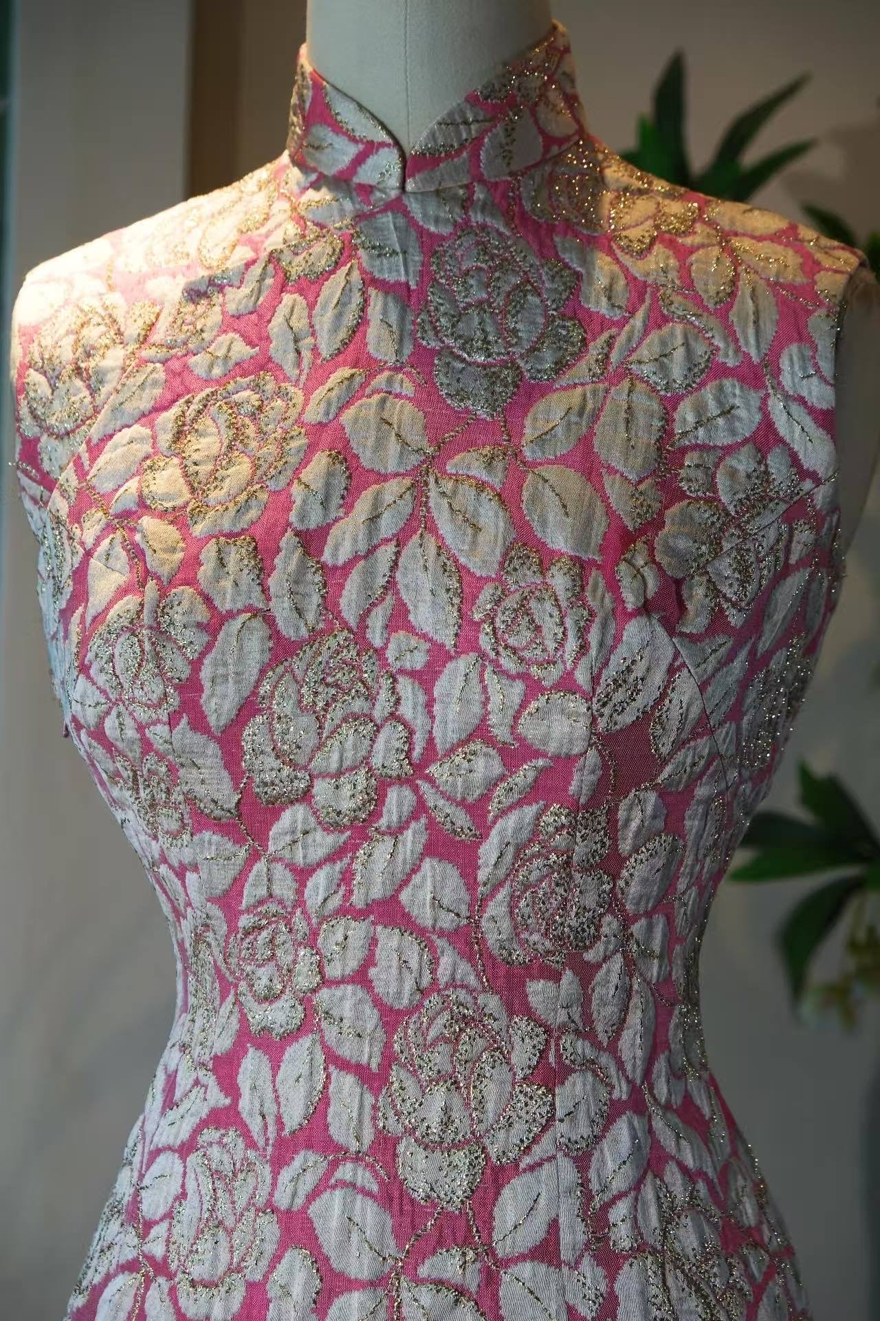 60年代 - 意大利进口玫瑰织金提花古董港式旗袍 | 1960s - A Vintage 1960s Hong Kong Cheongsam with Italian Imported Gold Brocade Rose Jacquard