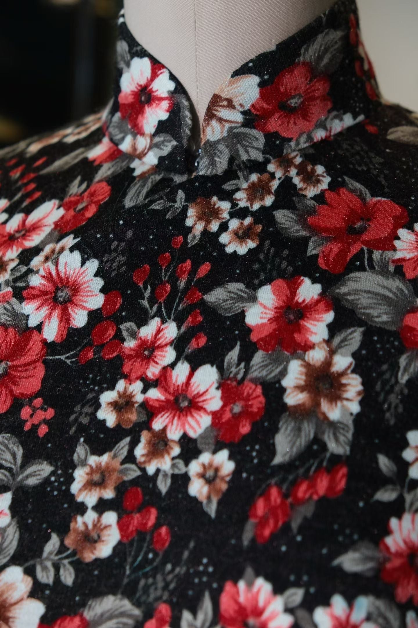 60年代 - 织银针织印花古董港式旗袍 / 1960s - A Pair of Vintage Hong Kong-Style Qipaos featuring Rare Knit Floral Print and Lurex Detailing