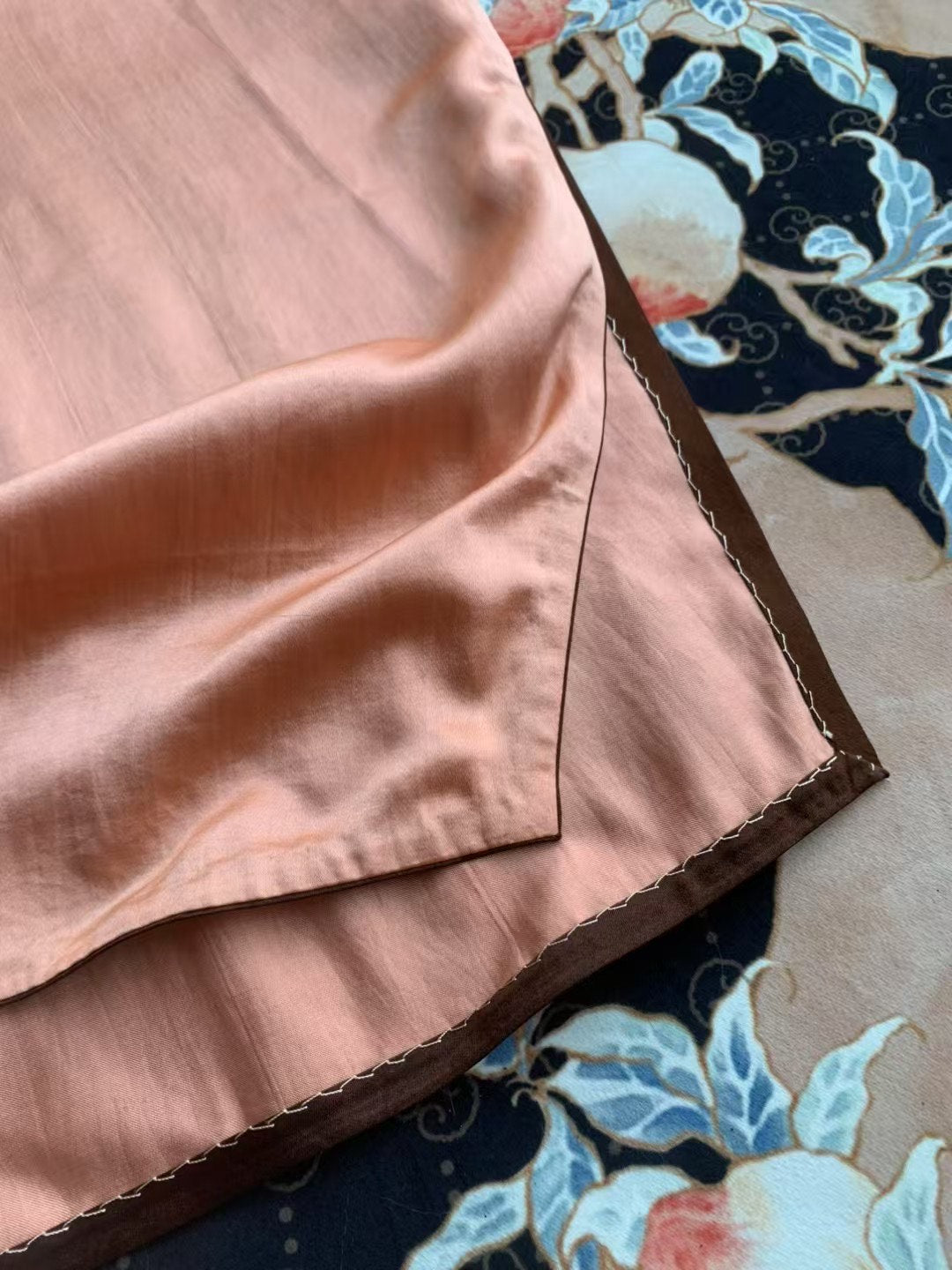 50年代 - 流光溢彩・蝦粉素緞・咖啡香绲・古董手工珠繡旗袍 / 1950s - Glimmering Radiance - Shrimp Pink Plain Satin - Coffee Trim Hand-Sewn Antique Beaded Qipao