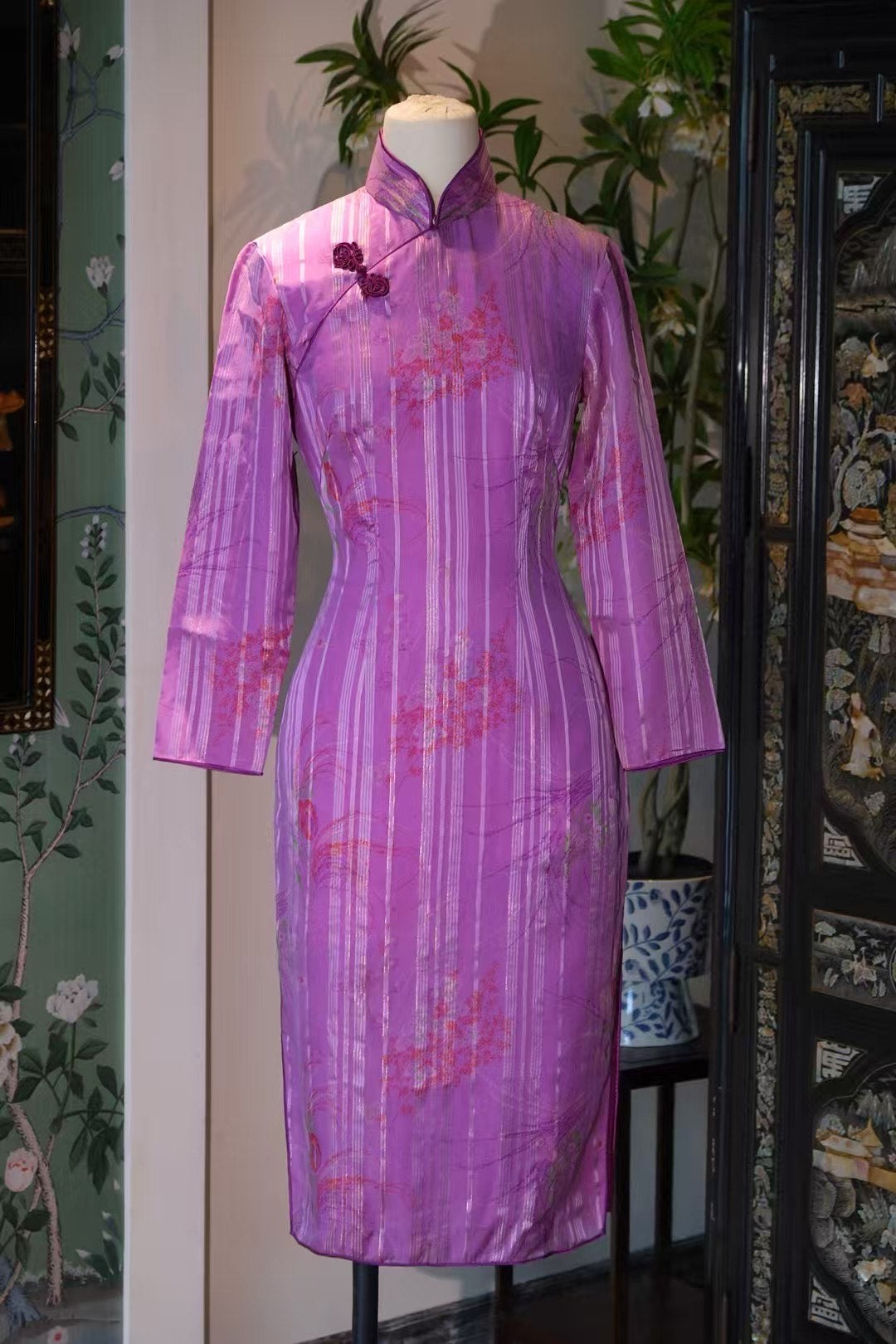 60年代 -【絕代風華:1960s 港風旗袍圖鑑】香江舊夢·珍藏級古董旗袍精品鑑賞 | 1960s - 【The Paragon of Glamour: 1960s Hong Kong Style Qipao Lookbook】Vintage Treasures from the Fragrant Harbour: A Collection of Antique Qipao Masterpieces)