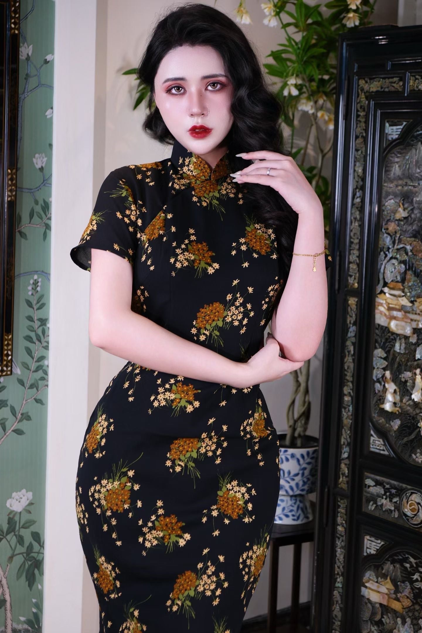 50年代 - 南洋旧梦:Vintage 50年代雏菊印花墨色棉质古董港工旗袍 / 1950s - The Malacca Memoir: Vintage 50s Dark Cotton Cheongsam with Daisy Print, Hong Kong Tailored