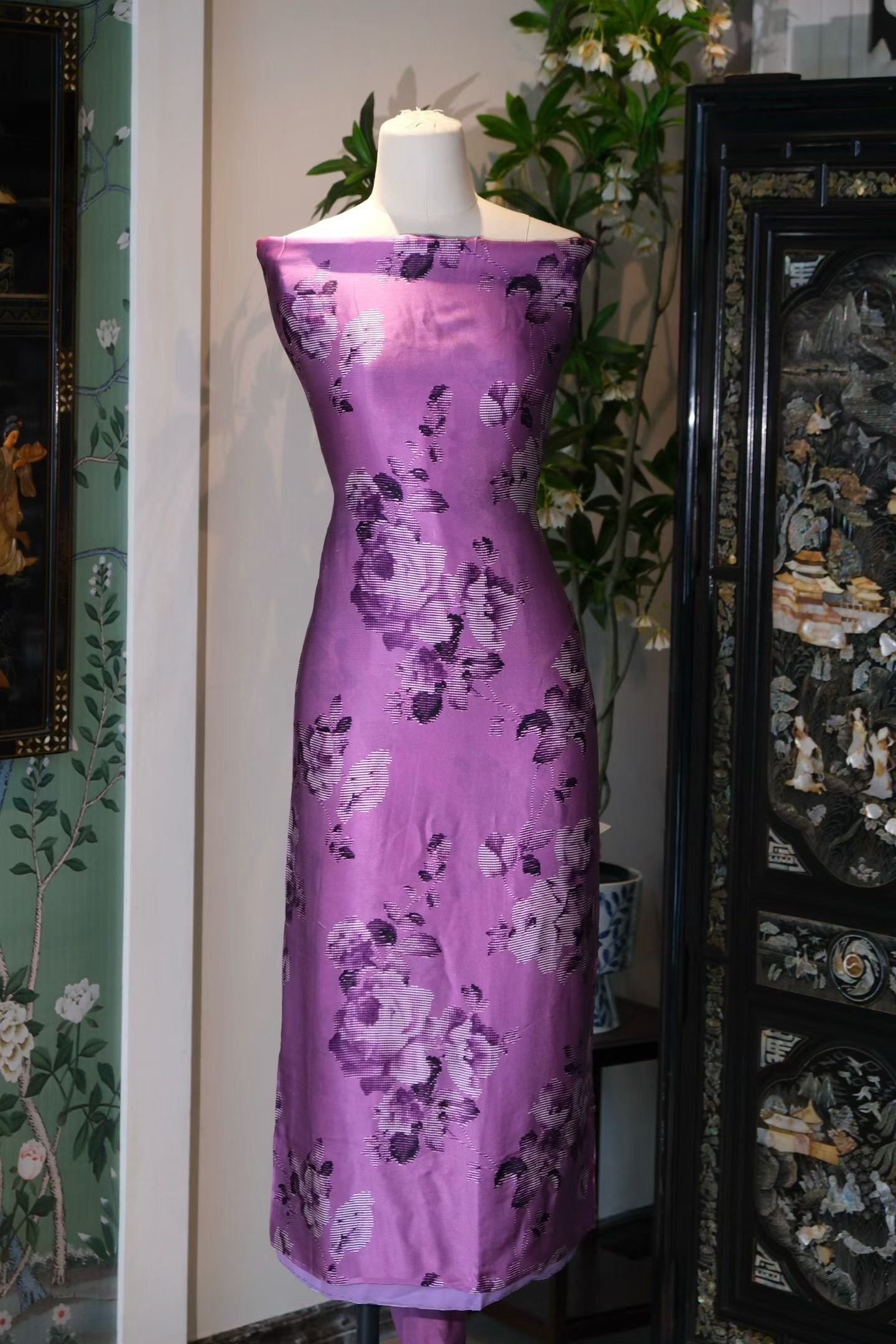 布料名 - 紫薇花影丝 / Fabric Name - Wisteria Shade Silk