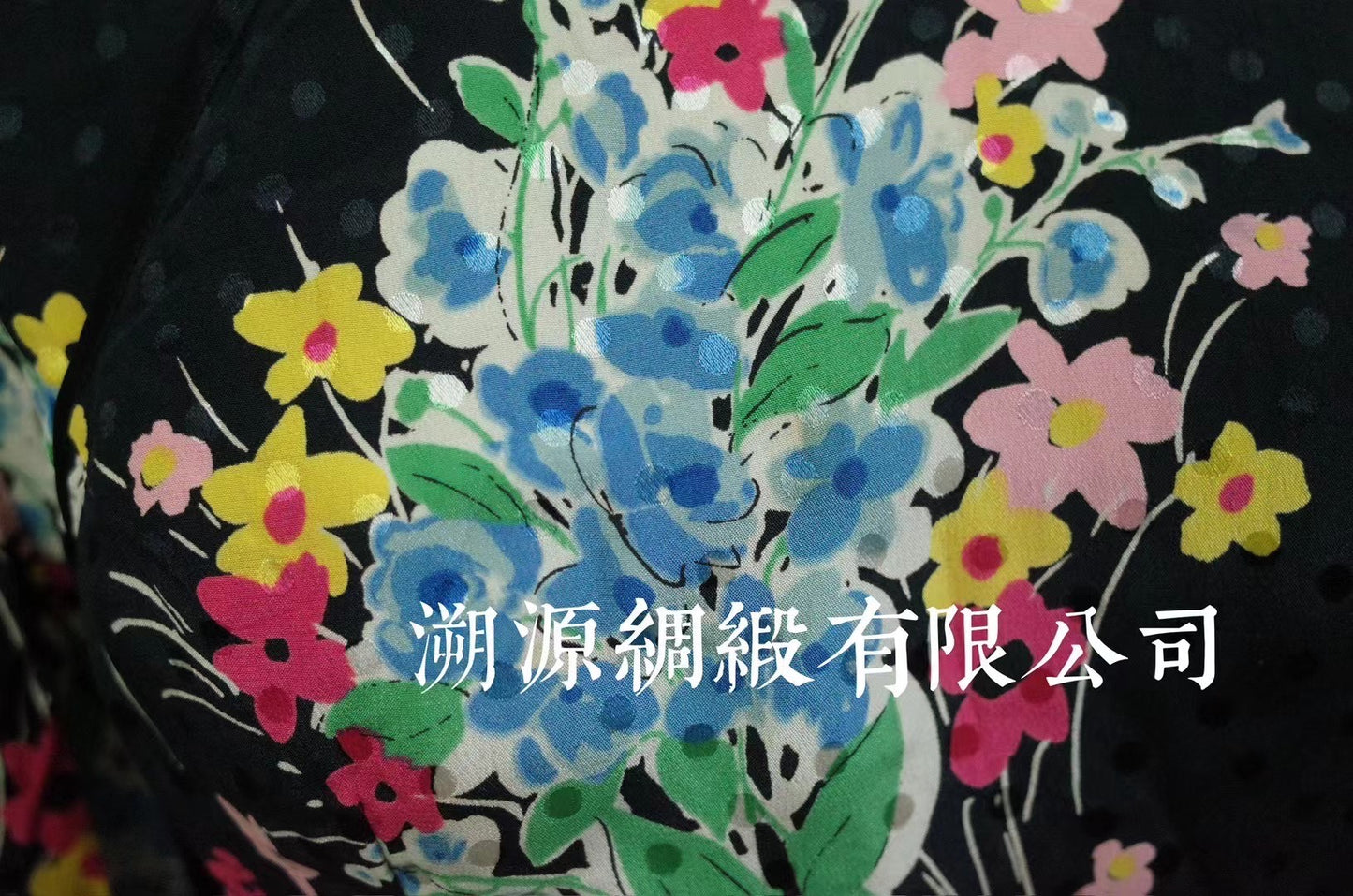 60年代 - 港式波点暗纹印花 雪纺纱多色花束 中长袖 中长款 古董旗袍:【摩登花语】| 1960s - Hong Kong Style Polka Dot Textured Print Chiffon Multi-Color Floral Bouquet Mid-Length Sleeve Antique Qipao: "Modern Bloom"