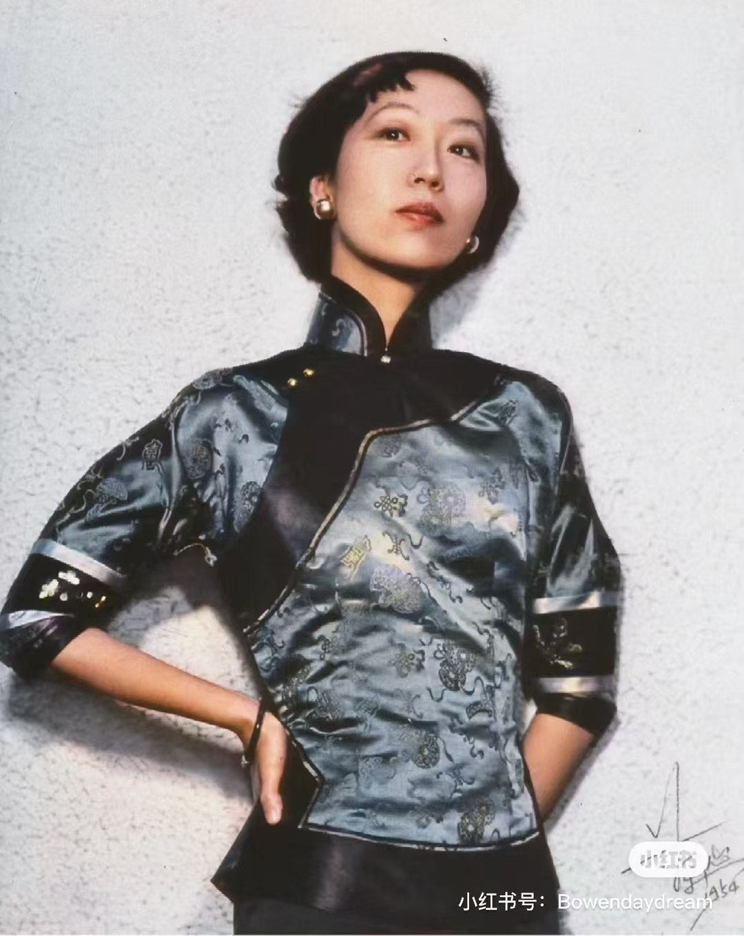 40年代 - 罕见珍品:民国40年代末期 孔雀蓝双襟钉珠短袖古董短衫 | 1940s - A Rare Vintage Late 1940s Republic Era Peacock Blue Double-Placket Short Sleeve Tunic/Short Qipao with Hand-Beaded Embroidery