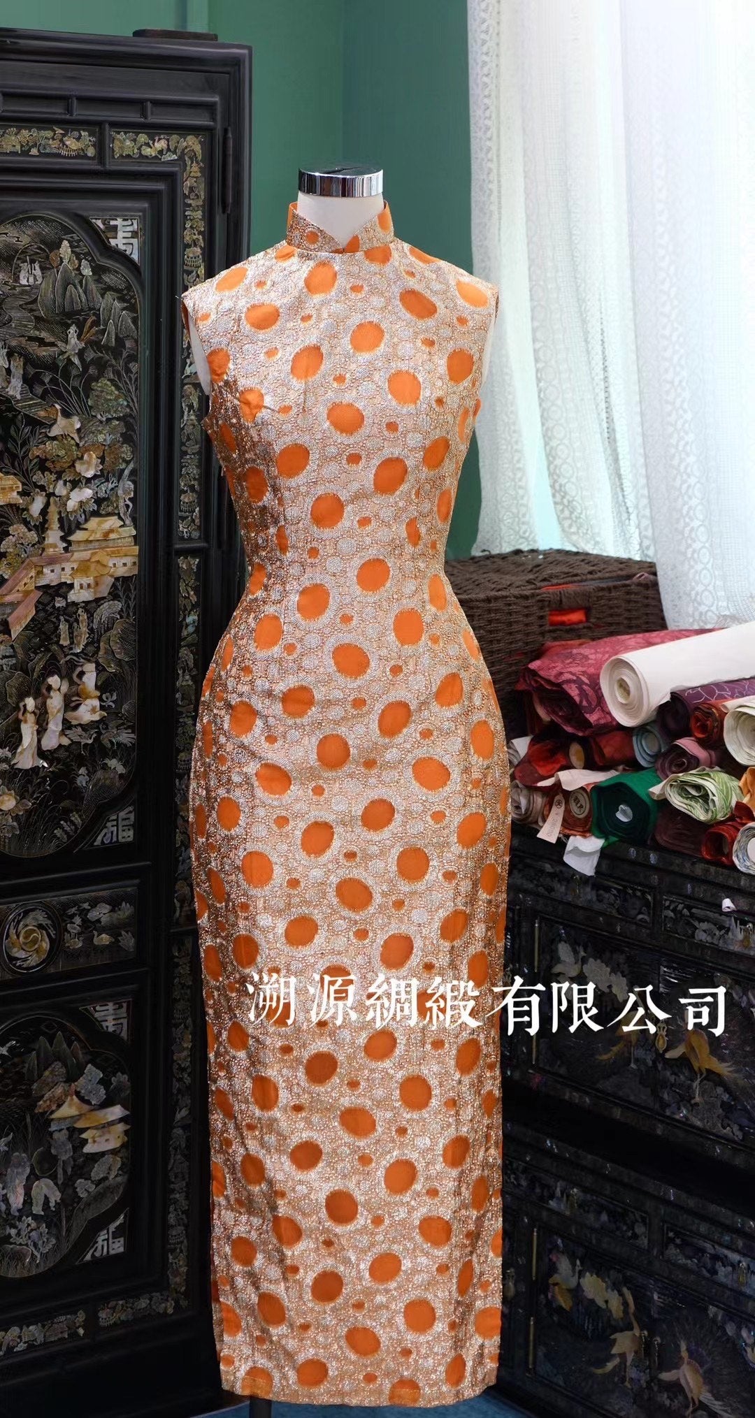 60年代 - 华丽金底橘色波点无袖长款旗袍 | 1960s - Glamorous Gold-Tone Orange Polka Dot Sleeveless Long Qipao
