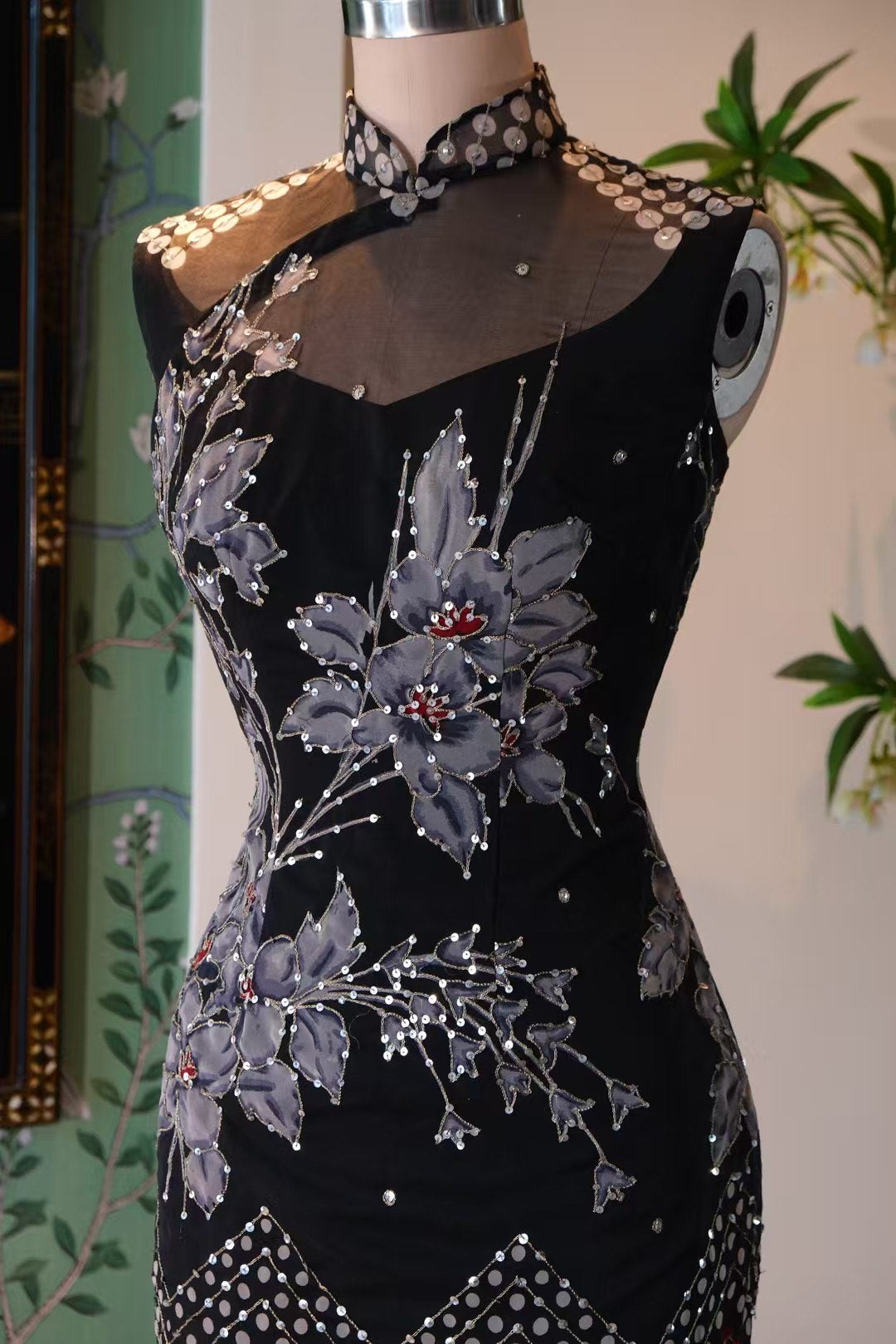 客定结缘 - 手绘幽兰珠光旗袍 | Customized Design - Hand-Painted Orchid Beaded Qipao