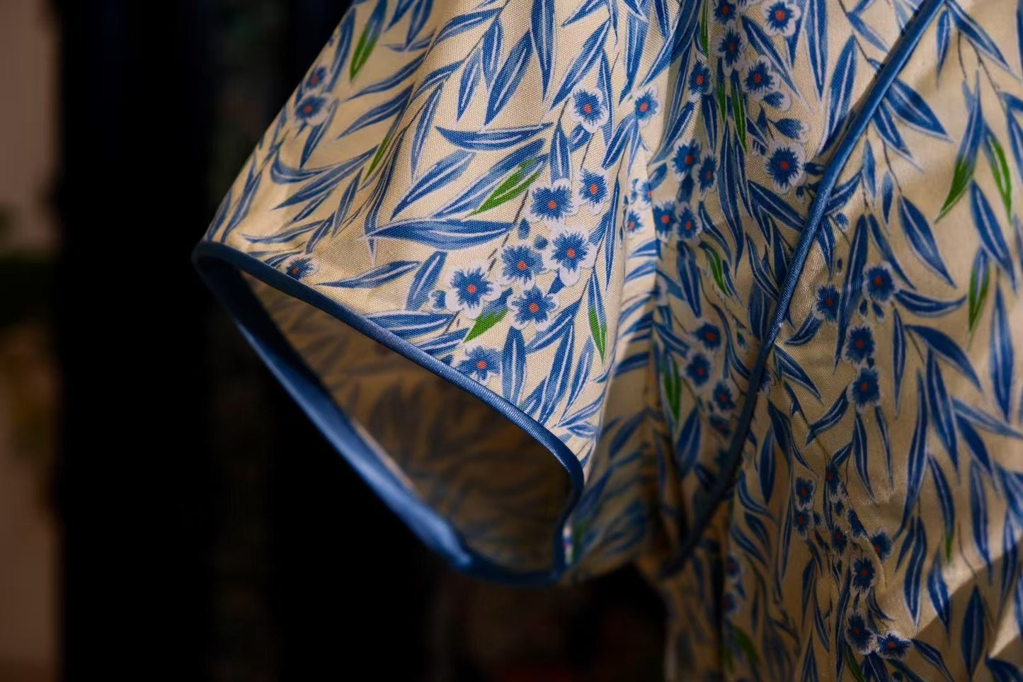 客订结缘 -「流苏穗影·竹韵青瓷」古董面料修身短袖旗袍 | Customized Design - "Willow Tassel Silhouette, Bamboo Rhyme Celadon" Antique Fabric Slim-Fit Short-Sleeve Qipao