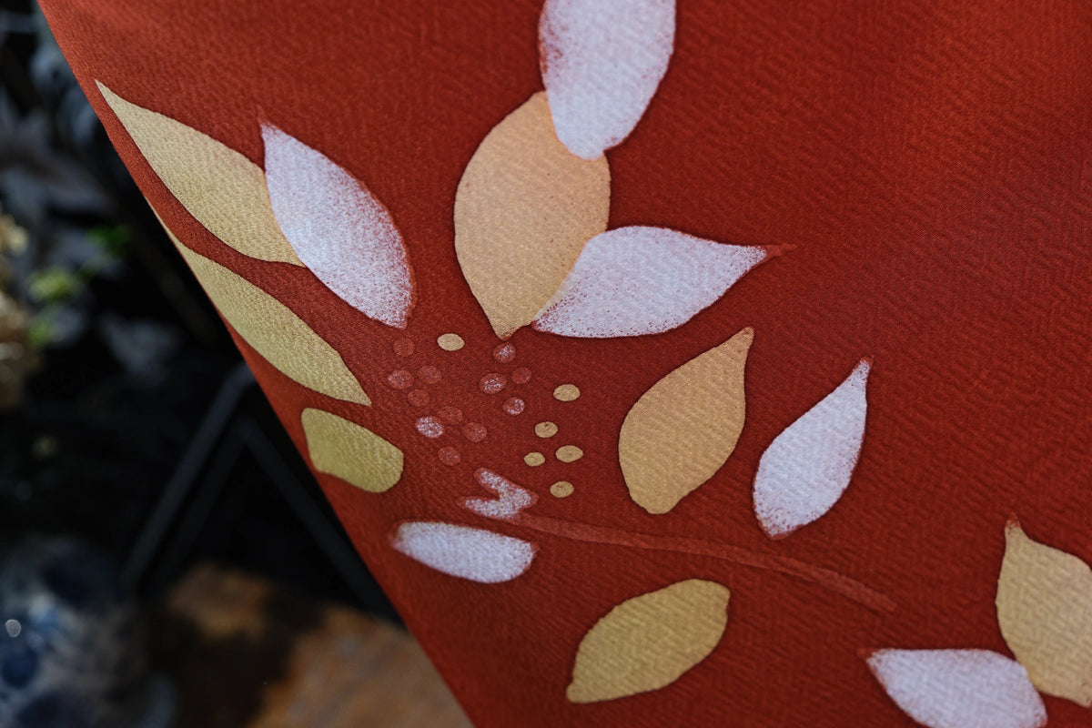 朱红金菊 · 散瓣花卉真丝面料 | Crimson Blossom - Floral Stencil Silk Fabric