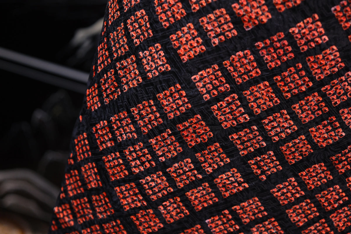 暗夜红阵 · 颗粒几何真丝面料 | Midnight Lattice - Granular Geometric Silk Fabric