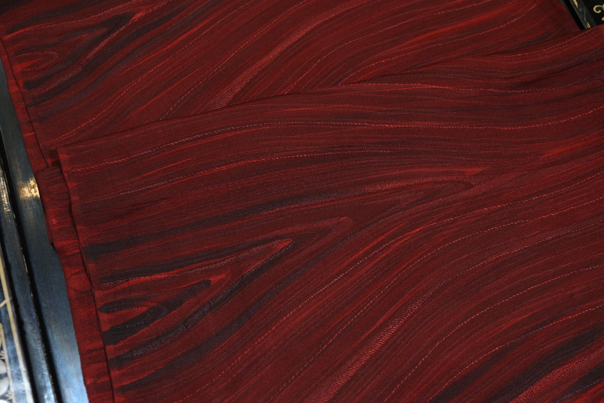 赤霞流纹 · 木纹渐变真丝面料 | Crimson Woodgrain - Gradient Silk Fabric