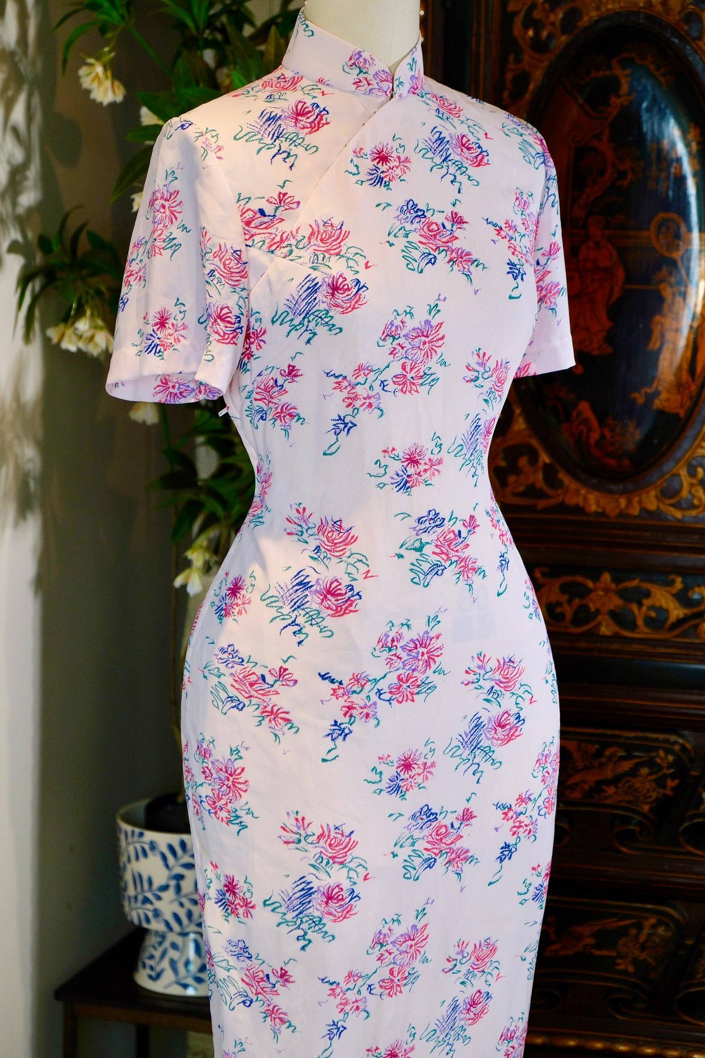 60年代 - 六十年代水墨写意台湾产古董旗袍 | 1960s - A 1960s Taiwan Antique Qipao in Ink-Wash Freehand Style