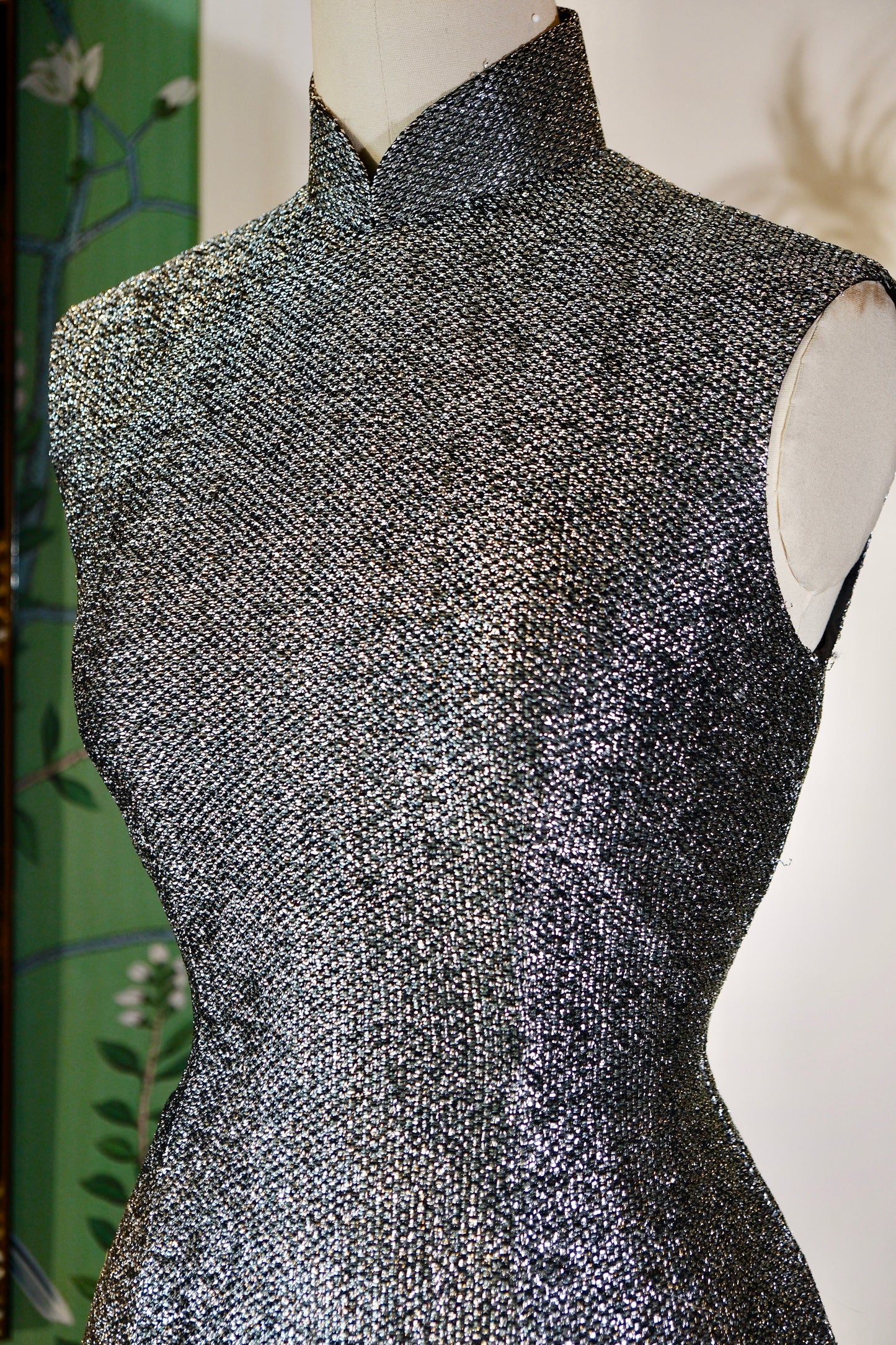 60年代 - 星河入梦:六十年代意港合璧织银旗袍_HL | 1960s - Interstellar Dreams: A 1960s Italian-Hong Kong Fusion Silver-Woven Qipao_HL