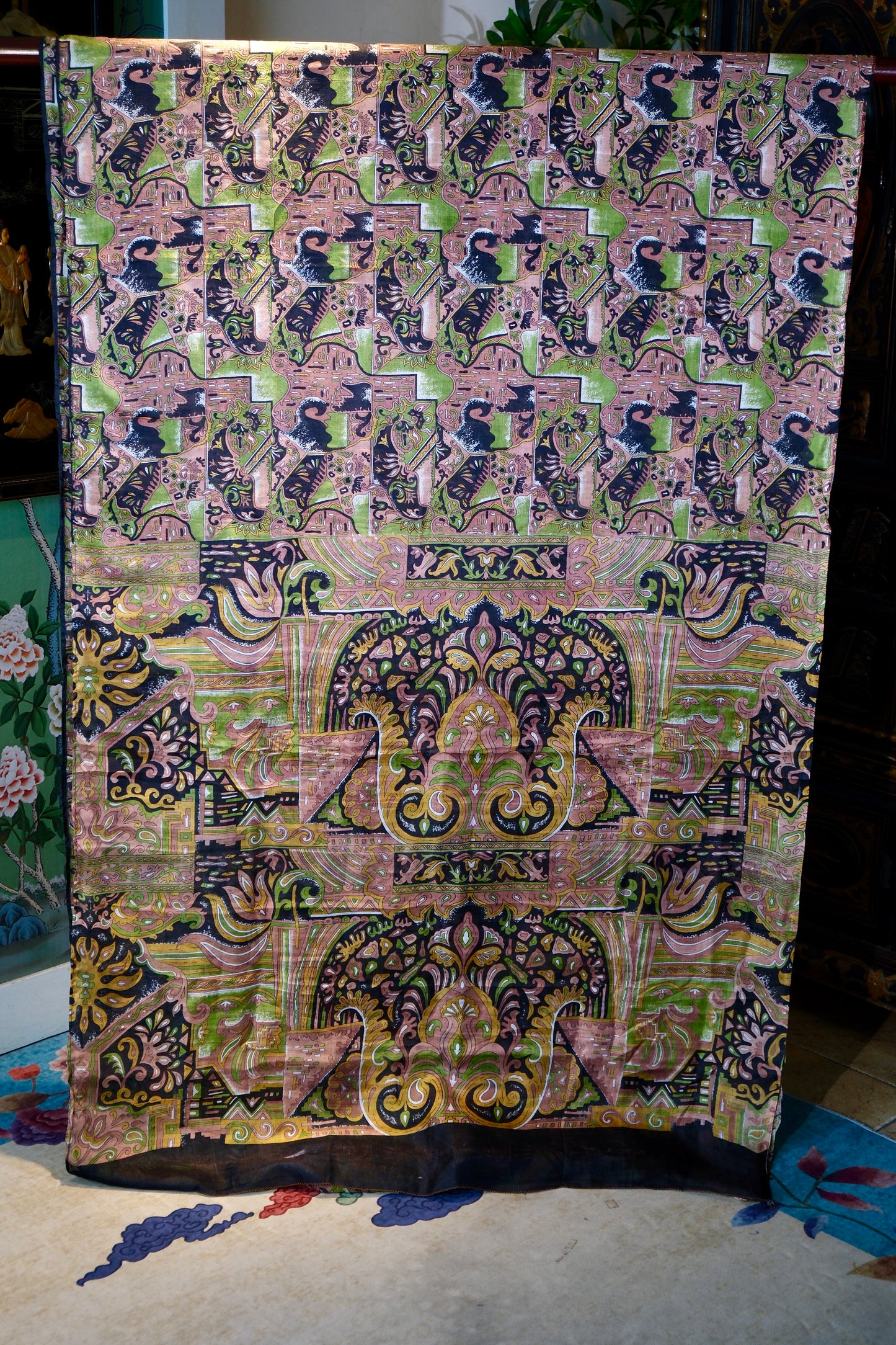 布料名 -繁花似锦:东方神韵与现代几何的交织 | Fabric Name -Enveloping Splendor: The Interweaving of Oriental Allure and Modern Geometry