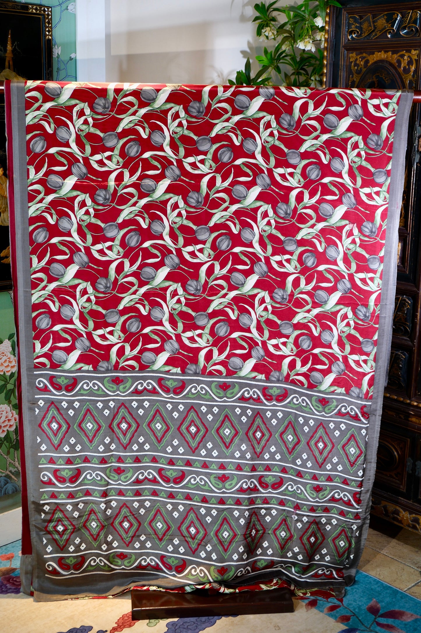 布料名 - 绯红幽兰之舞:古典艺术郁金香与灰烬叶纹手工印染真丝面料 | Fabric Name - Scarlet Tulip's Dance of the Dusk: Classical-Artistic Tulip and Ash-Grey Leaf Motif Hand-Block Printed Silk Fabric