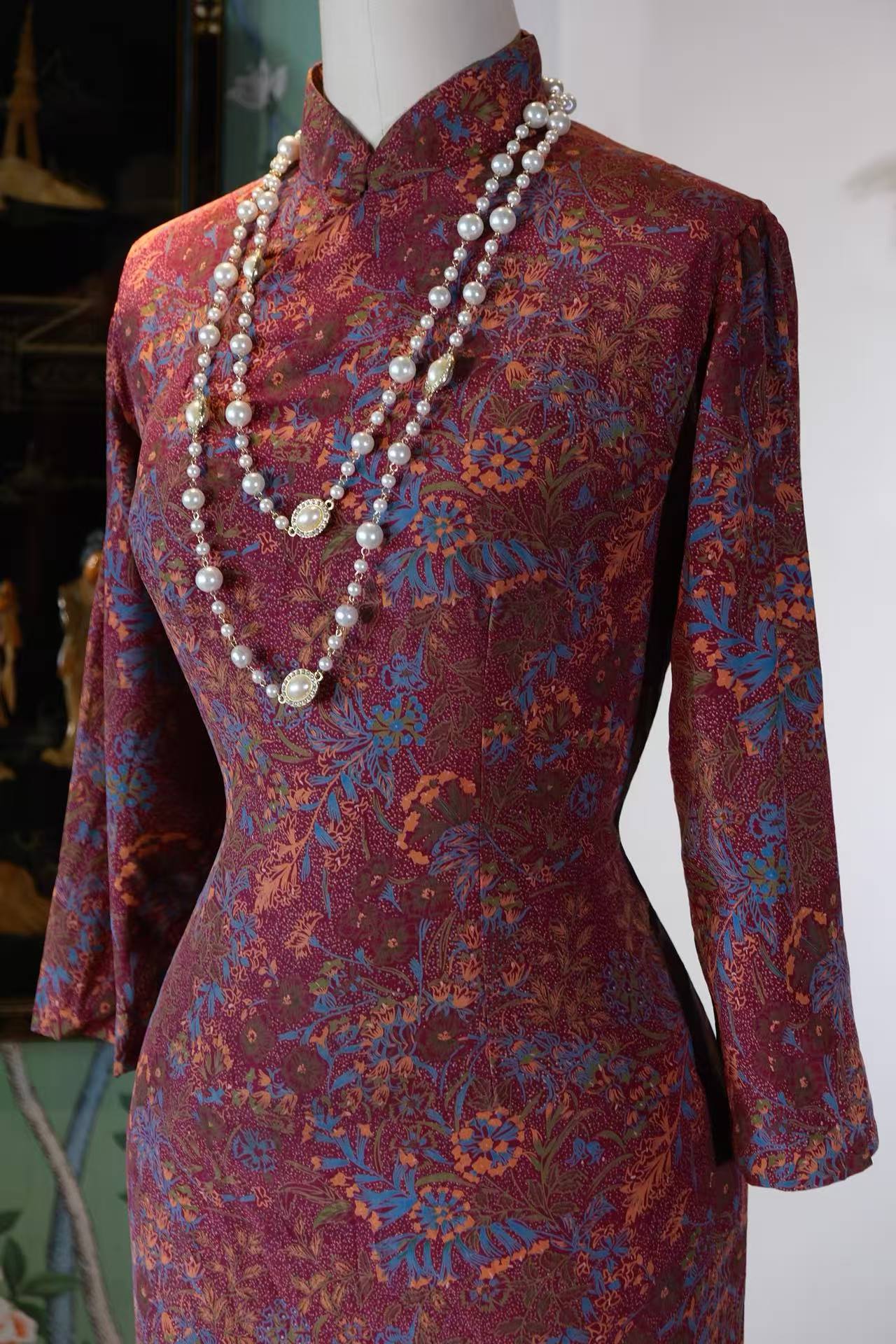 60年代 - 1960年代台湾制抽象印花古董旗袍 | 1960s - A 1960s Taiwan-Made Abstract Print Antique Qipao