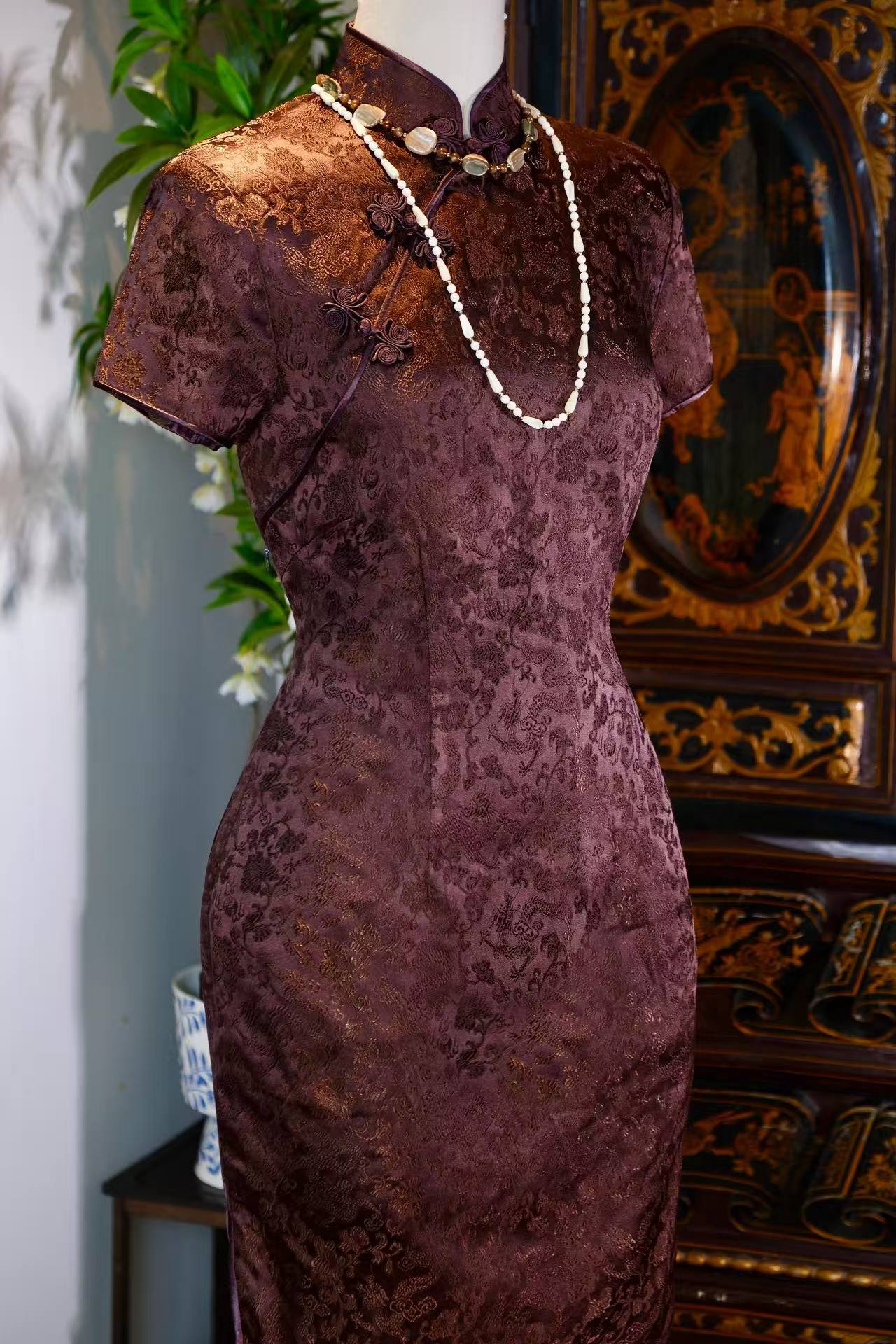 60年代 - 六十年代香港祥云龙纹提花旗袍 | 1960s - 1960s Hong Kong-Made Auspicious Cloud and Dragon Jacquard Cheongsam