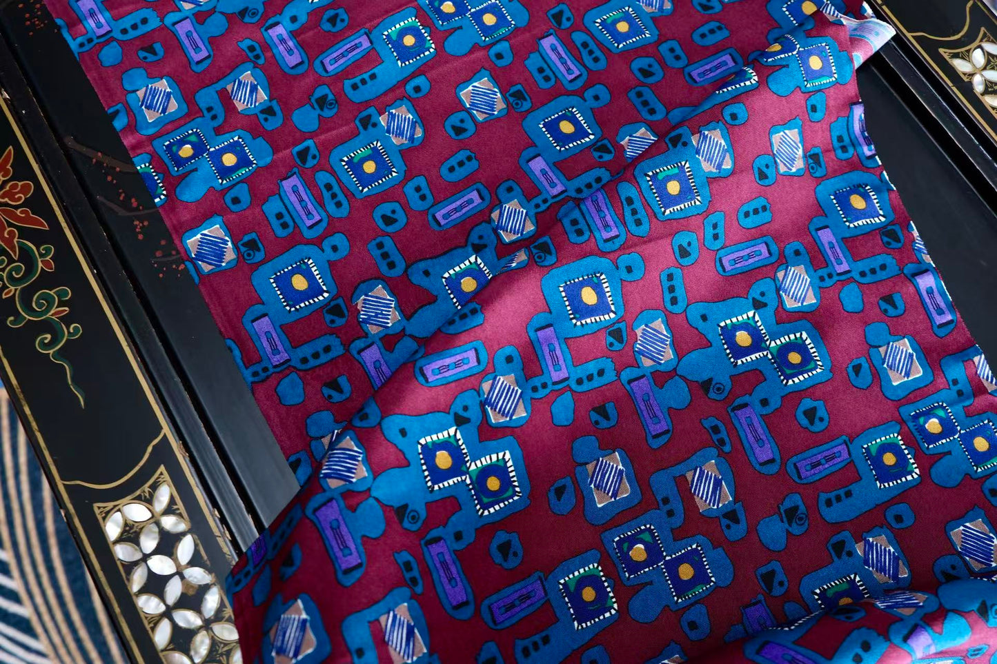 布料名 - 秩序之轴 · 复古几何构成真丝斜纹绸 | Fabric Name - Axis of Order: Retro Geometric Composition Silk Twill