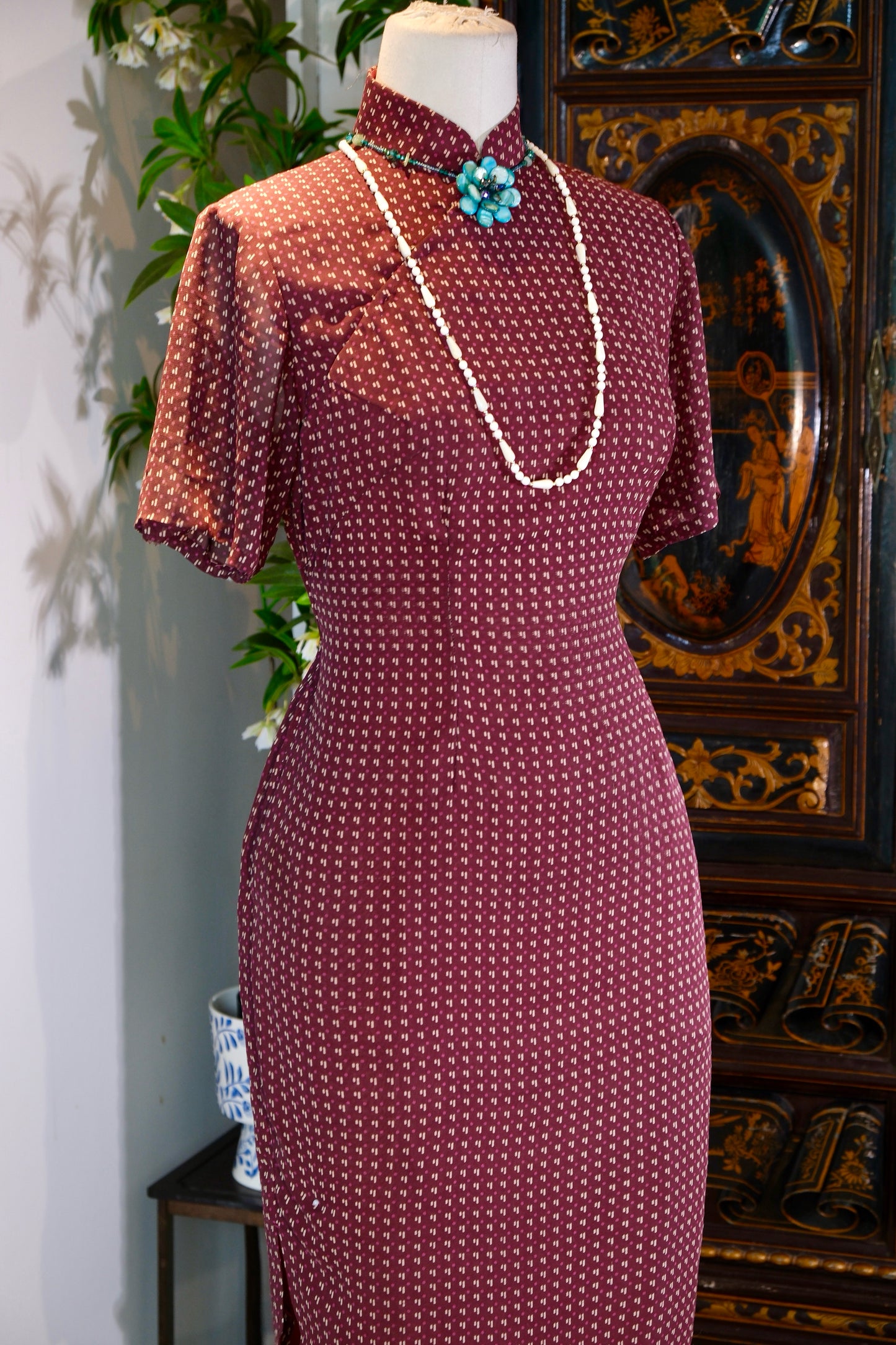 六十年代台湾印花雪纺古董旗袍——时光织就的东方雅韵 | 1960s Taiwanese Printed Chiffon Vintage Qipao — The Eastern Elegance Woven by Time
