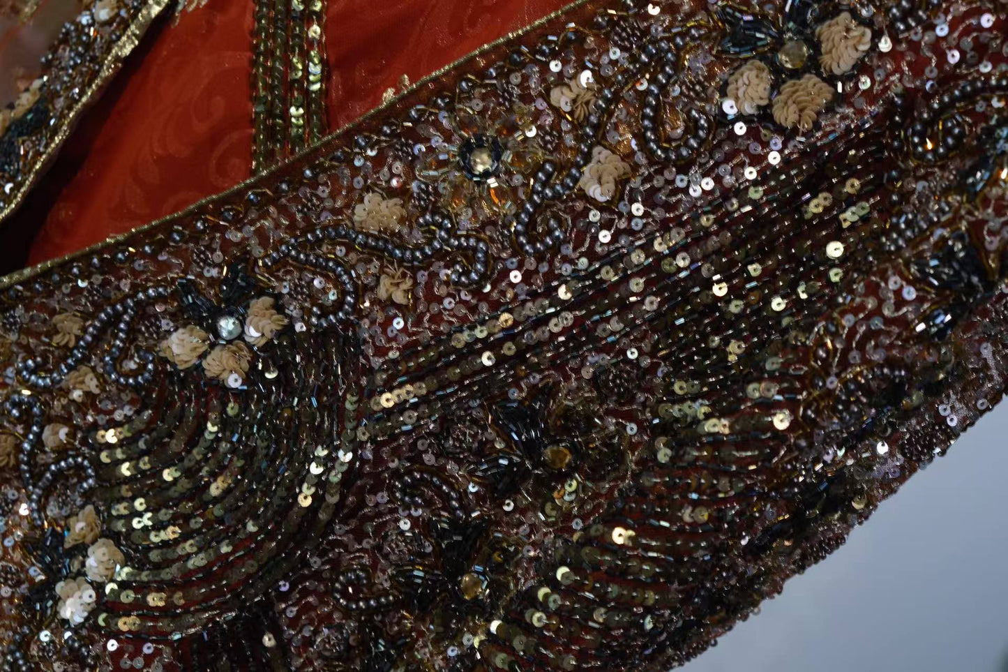 【琥珀流金:被时光封存的旧梦绮歌】| Amber Liquid Gold: A Sealed Symphony of the Gilded Era — An Archival Analysis of a 1930s-Inspired Custom Silk Bias-Cut Ensemble