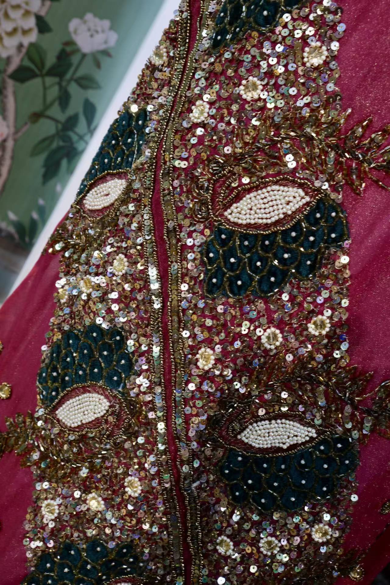 【绯红与孔雀翎:被时光封存的异域绮梦】| Fuchsia and Peacock Plumes: A Sealed Exotic Fantasy — An Archival Analysis of a 1930s-Inspired Custom Silk Bias-Cut Ensemble
