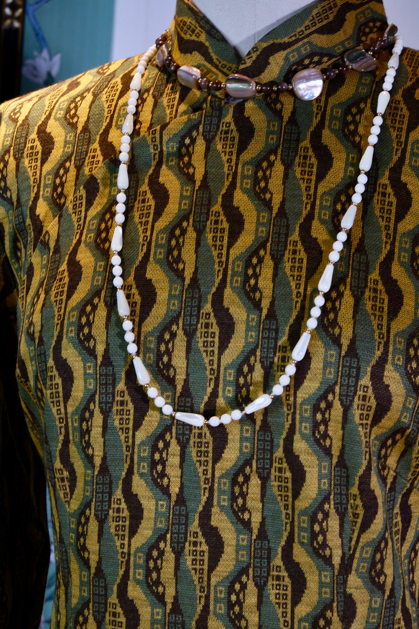 流金岁月里的织锦华章——六十年代港产古董旗袍鉴赏 | "The Brocade Chapter of a Golden Epoch: Connoisseurship of a 1960s Hong Kong-Manufactured Antique Qipao"