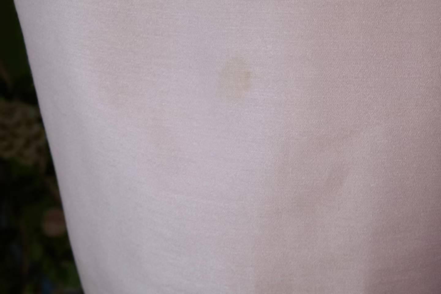 《粉黛无言:六十年代港产意料旗袍的静默风华》| Pink Powder Without Words: The Silent Elegance of a 1960s Hong Kong-Manufactured Italian-Fabric Qipao