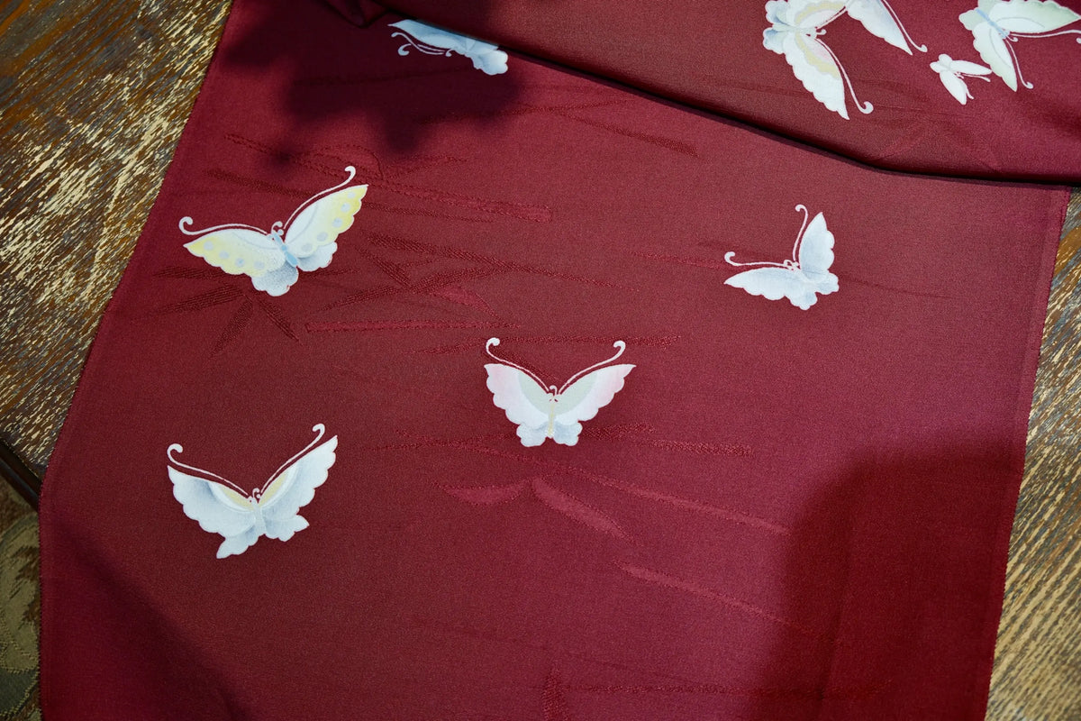 朱红蝶舞 · 飞蝶暗纹真丝面料 | Crimson Butterfly - Jacquard Silk Fabric