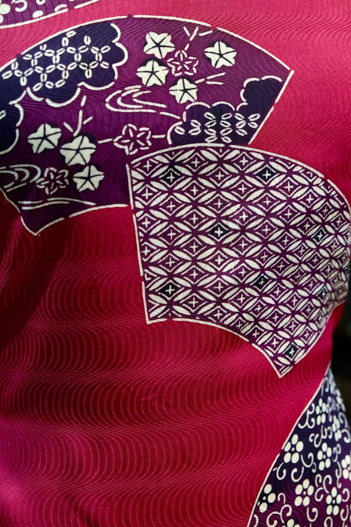 朱红折扇 · 七宝波纹真丝面料 | Crimson Fan - Japanese Folding Fan Silk Fabric