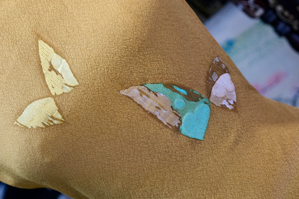 暖金蝶舞 · 抽象彩蝶真丝面料 | Gilded Butterfly - Abstract Print Silk Fabric