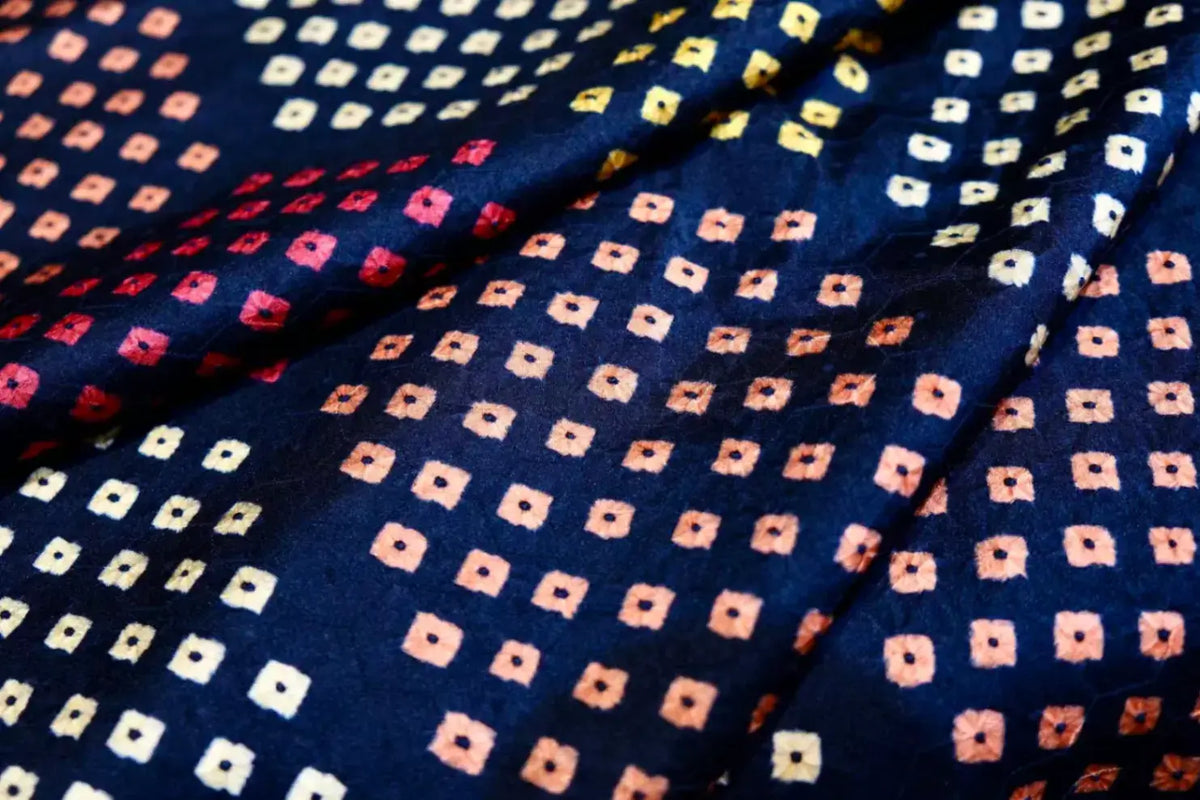 深蓝方阵 · 几何扎染真丝面料 | Indigo Matrix - Tie-Dye Geometric Silk Fabric