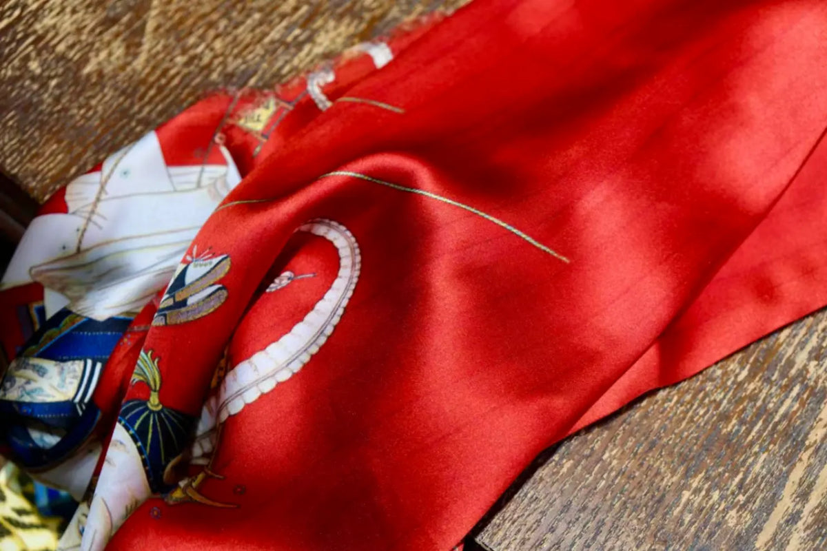 红绯奇戏 · 马戏团叙事真丝面料 | Scarlet Troupe - Circus Narrative Silk Fabric