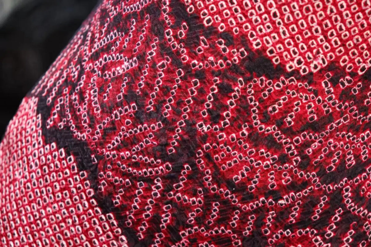 暗夜红阵 · 扎染粒纹真丝面料 | Crimson Constellation - Tie-Dyed Textured Silk Fabric