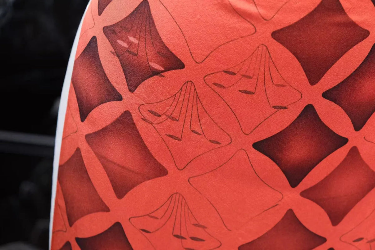 朱红锦阵 · 菱格几何真丝面料 | Vermilion Lattice - Geometric Silk Fabric