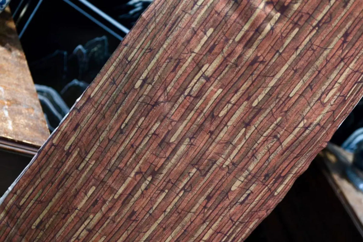 朱砂竖纹 · 冰裂纵彩真丝面料 | Vermilion Stripe - Ice-Cracked Vertical Silk Fabric