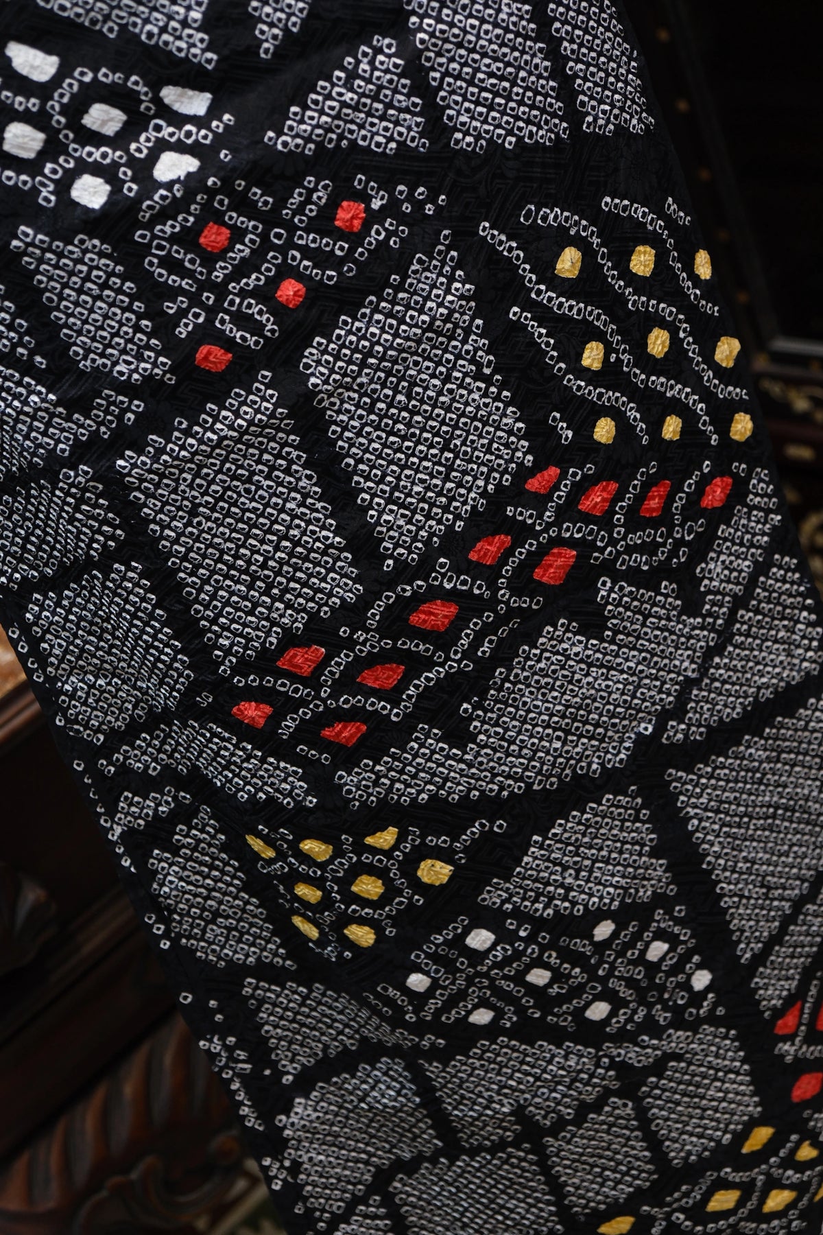 暗夜繁星 · 彩点几何真丝面料 | Midnight Constellation - Multicolor Geometric Dot Silk Fabric