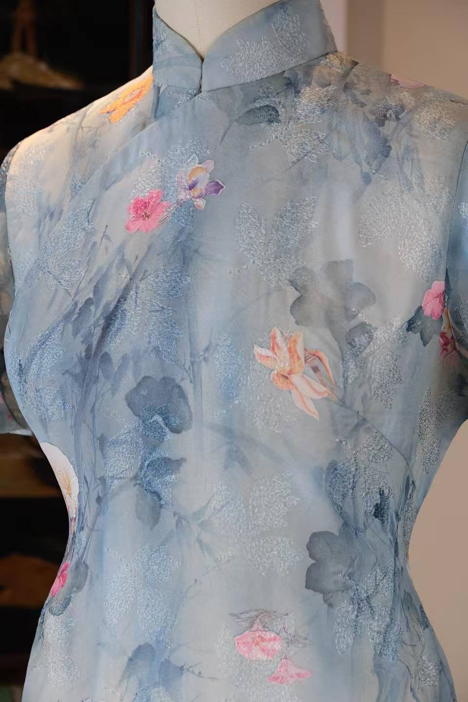 50年代 - 五十年代台湾产天青色水墨机绣蕾丝旗袍 | 1950s - 1950s Taiwan Antique Qipao: Azure Silk with Ink-Wash Aesthetic and Machine-Embroidered Lace