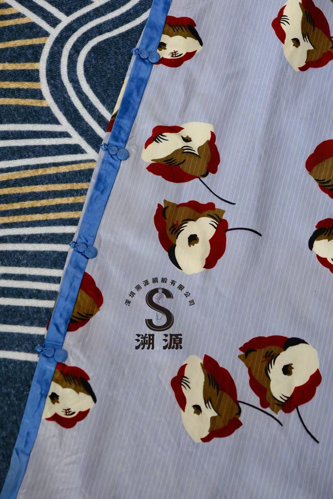 30年代 - 民国闲趣 · 浅蓝细纹抽象花卉旗袍: 撞色摩登,蓝丝绒巧扣 | 1930s - Republican Era Leisure · Light Blue Pinstripe Cheongsam with Abstract Contrast Florals: Modernist Color Blocking, Blue Velvet Accents