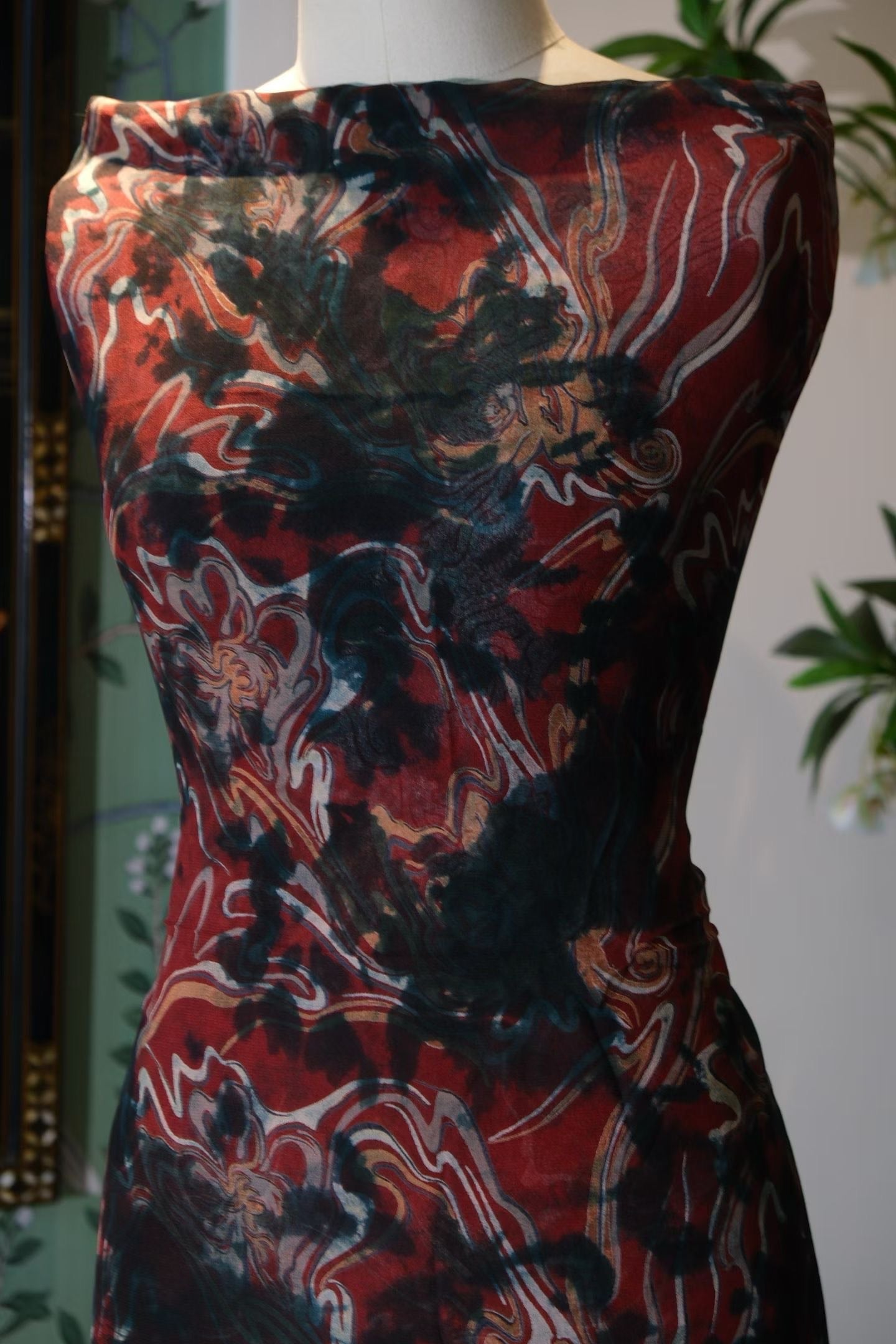 布料名 - 炽焰流光绡 / Fabric Name - Blazing Fluid Silk