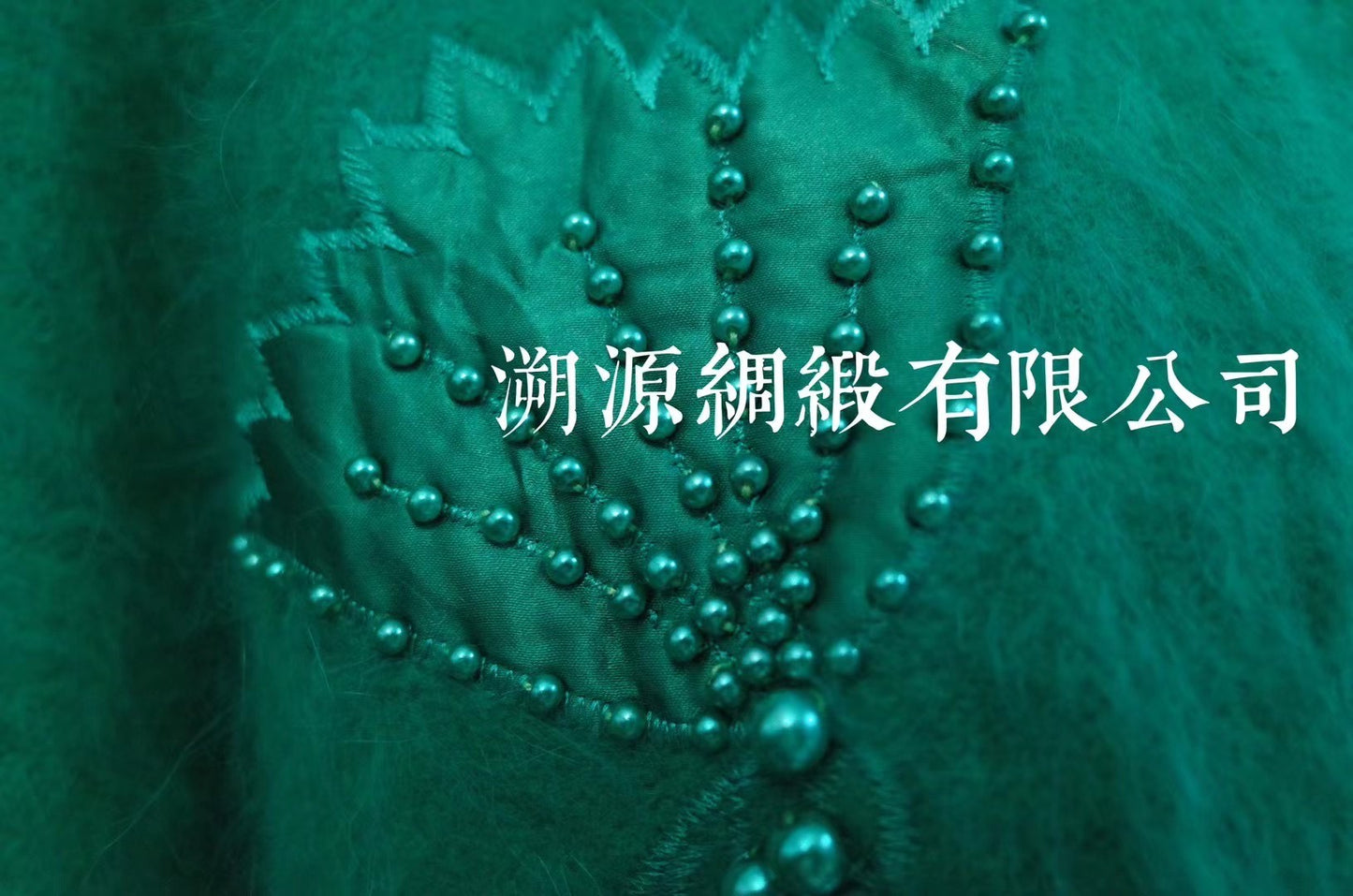 60年代 - 翠玉凝香:Vintage 60年代翡翠绿古董旗袍套装 | 1960s - Jade Essence: Vintage 60s Emerald Antique Qipao Set