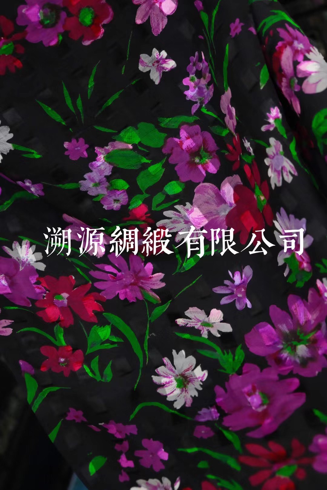 60年代 - 墨色丝韵·紫陌繁花旗袍 | 1960s - Ink Silk Rhythm: Purple Path of Blossoms Qipao