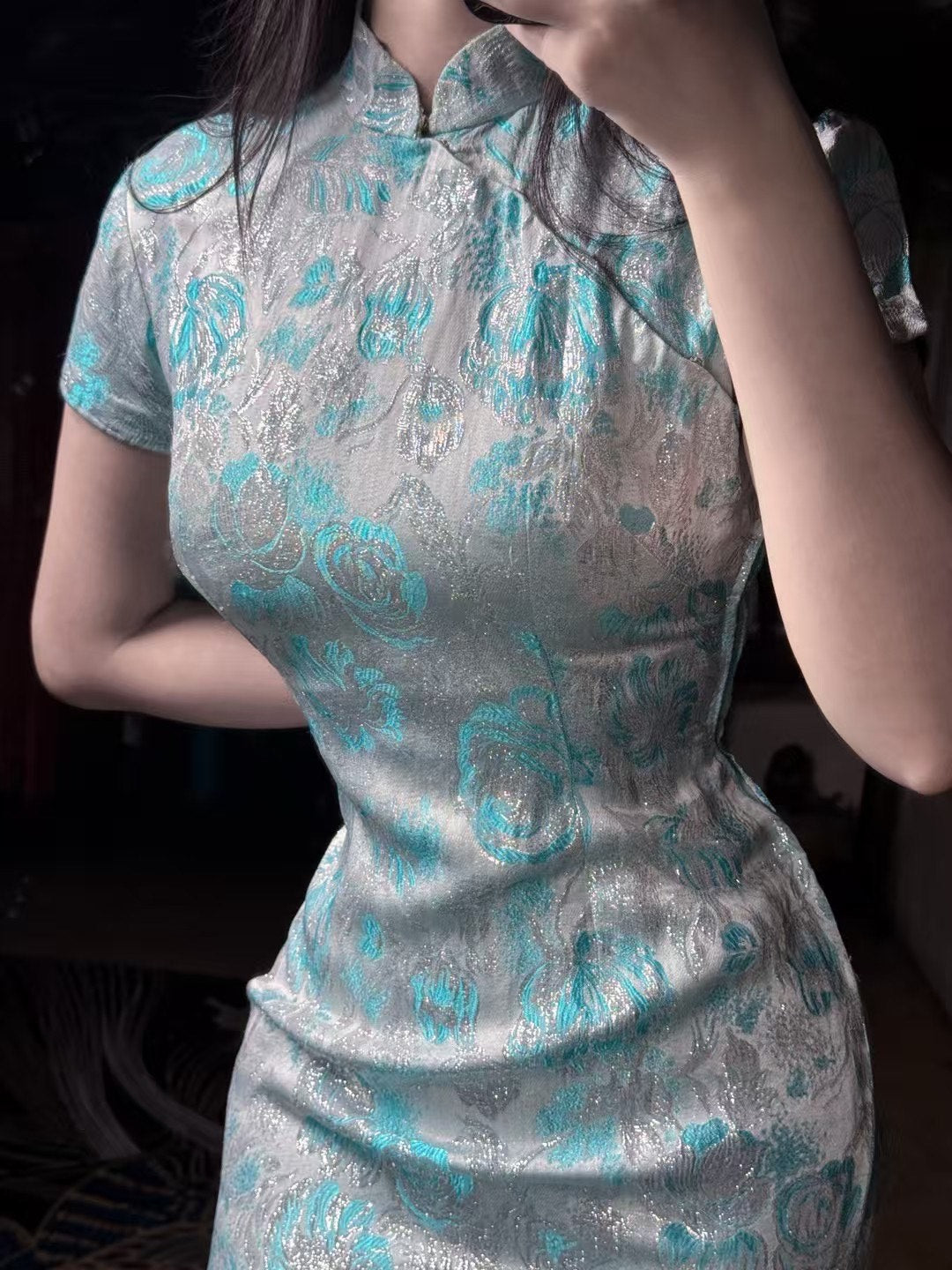 60年代 -「月光海棠·冰蓝银线」复古提花修身短袖旗袍 | 1960s - "Moonlight Begonia, Ice Blue Silver Thread" Vintage Jacquard Slim-Fit Short-Sleeve Qipao