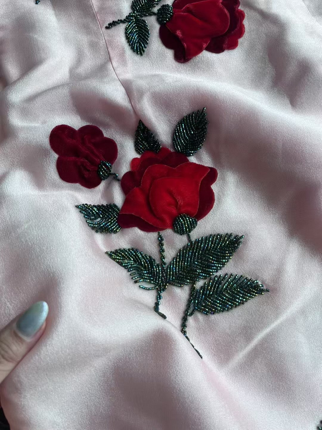 60年代 - 邵氏星光・方心同款:杏花粉薄紗・三重絲絨玫瑰・金屬鐳射珠繡古董港式旗袍 / 1960s - Shaw Starlet's Glamour - Fung Sin Replica: Apricot Pink Tulle, Triple-Velvet Rose, and Metallic Beaded Antique Hong Kong Qipao