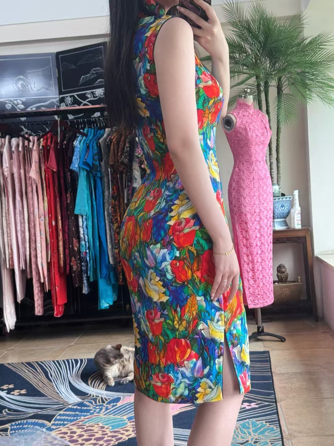 客订结缘 - 【霓虹花海·盛夏鎏光·泼彩印画旗袍】| Customized Design - 【Neon Floral Ocean · Summer Glimmer · Splash-Color Print Qipao】